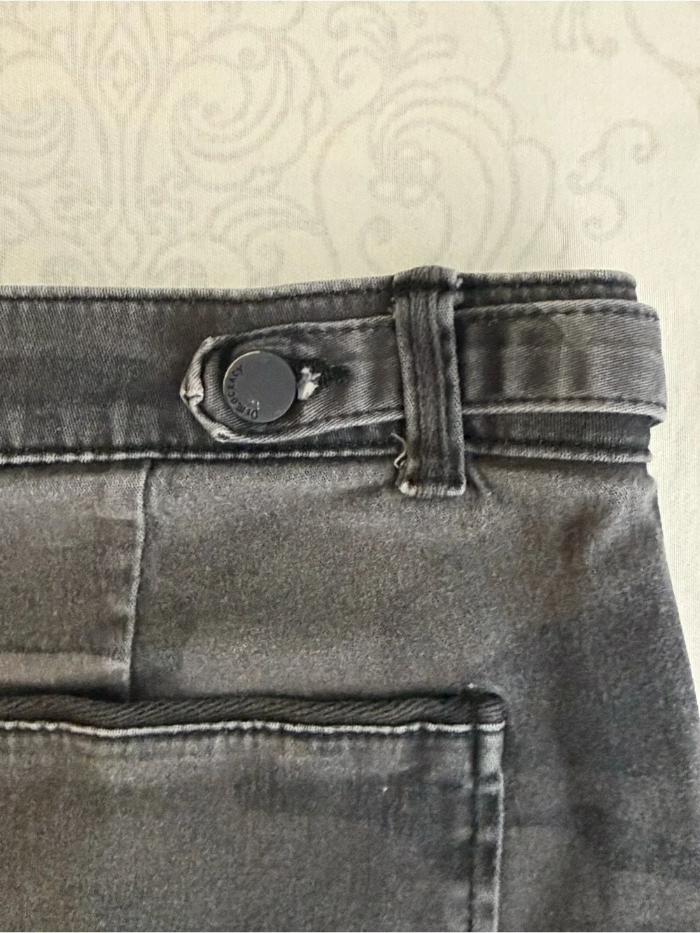 Democracy “Ab” Technology Cargo Raw Hem Camo Crop Pants Size 10